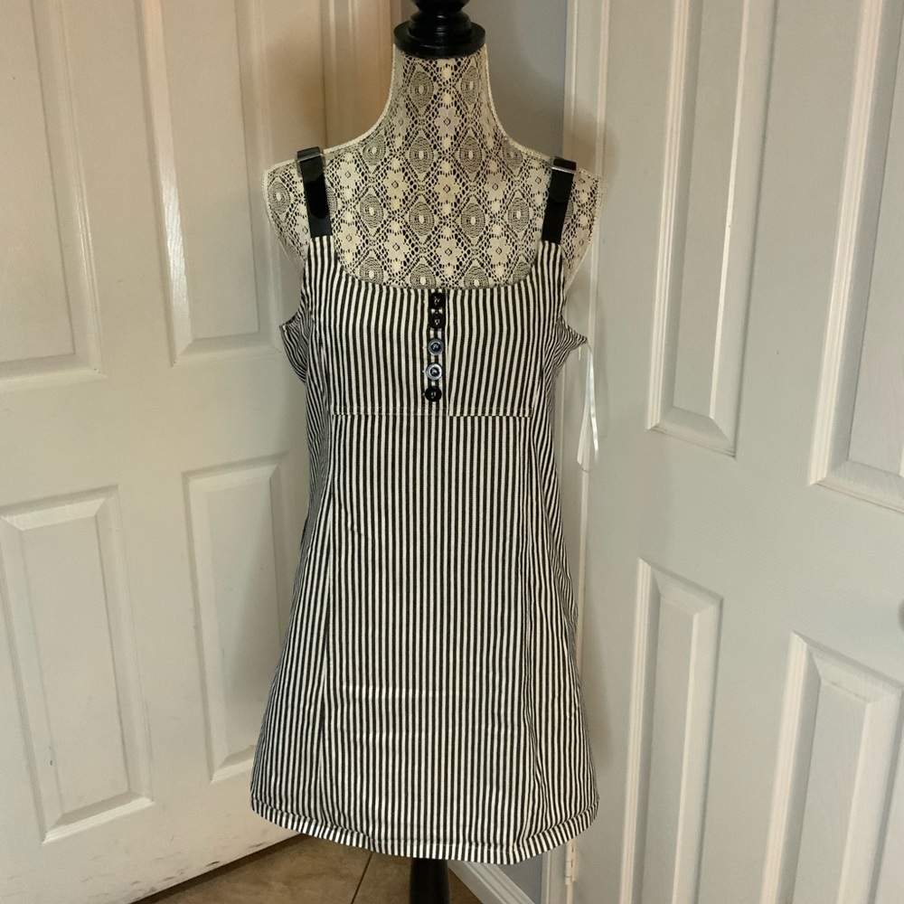 Boohoo black pin striped dress size 6